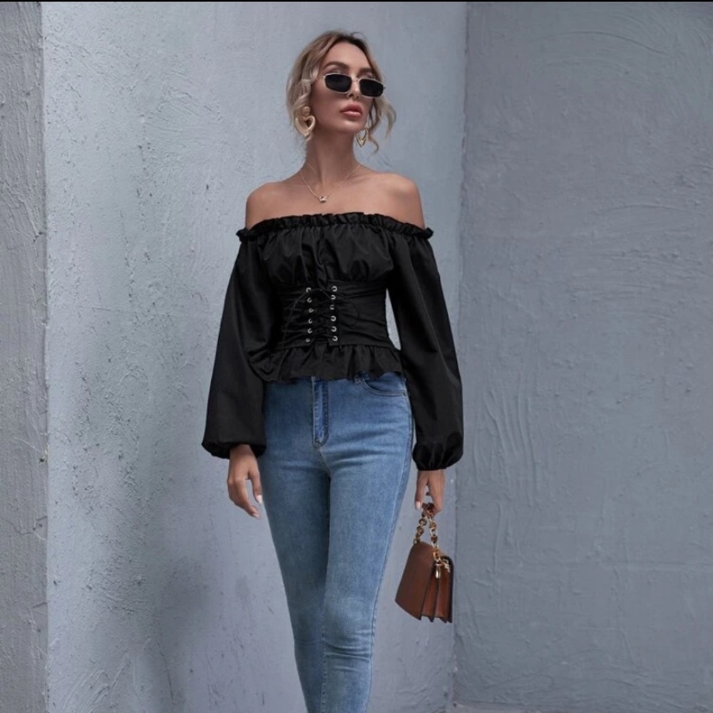 Sexy corset style peplum top 💥